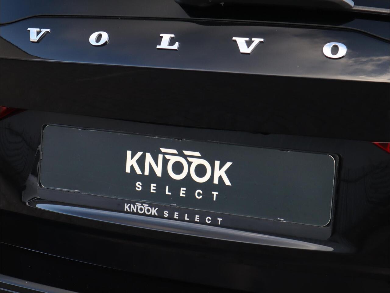 Volvo V60 2.0 T8 Plug-in hybrid AWD Ultimate Bright Automaat / Navigatiesysteem / Panoramadak / Trekhaak / Head-Up Display / Leder / Harman Kardon / Stoelverwarming / Achteruitrijcamera / Extra Getint Glas