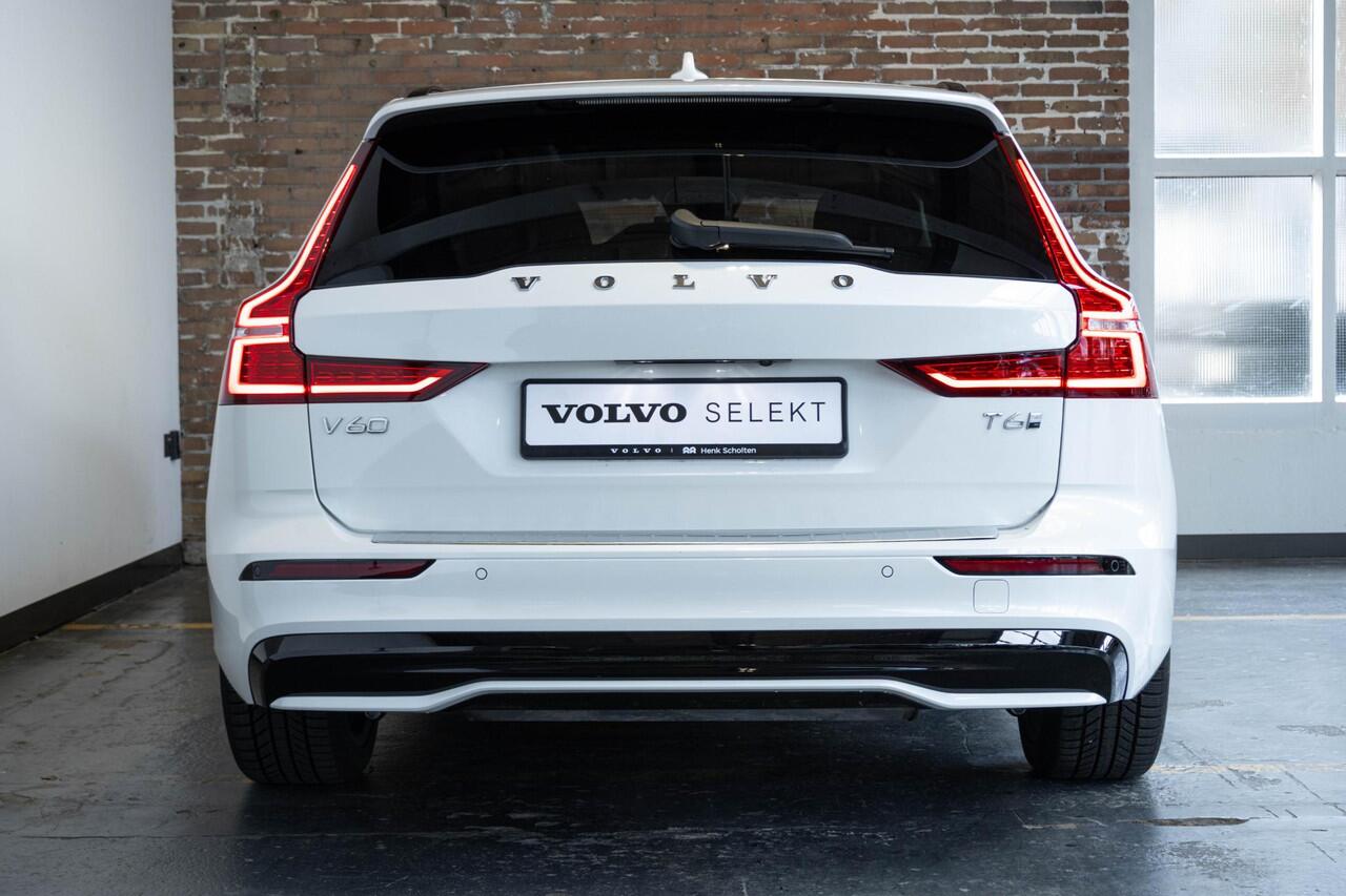 Volvo V60 T6 Automaat Plug-in hybrid AWD Ultra Dark | Harman Kardon Premium Audio | Lederen bekleding | Parkeercamera | Google Infotainment | Stoelverwarming | Stuurwielverwarming | Semi-Elektrische inklapbare trekhaak