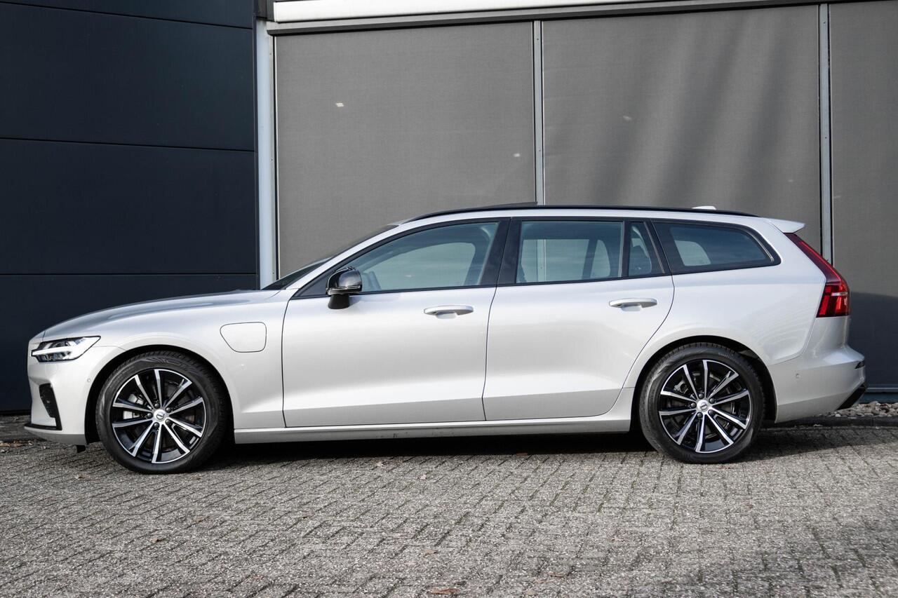 Volvo V60 T6 Plug-in hybrid AWD Plus Dark | Verwarmbare Voorstoelen (met geheugen) | Stuurwiel en Achterbank | Semi-Elektrische Trekhaak | Verwarmbare Voorruit | Premium Audio by Harman Kardon | 360-Camera
