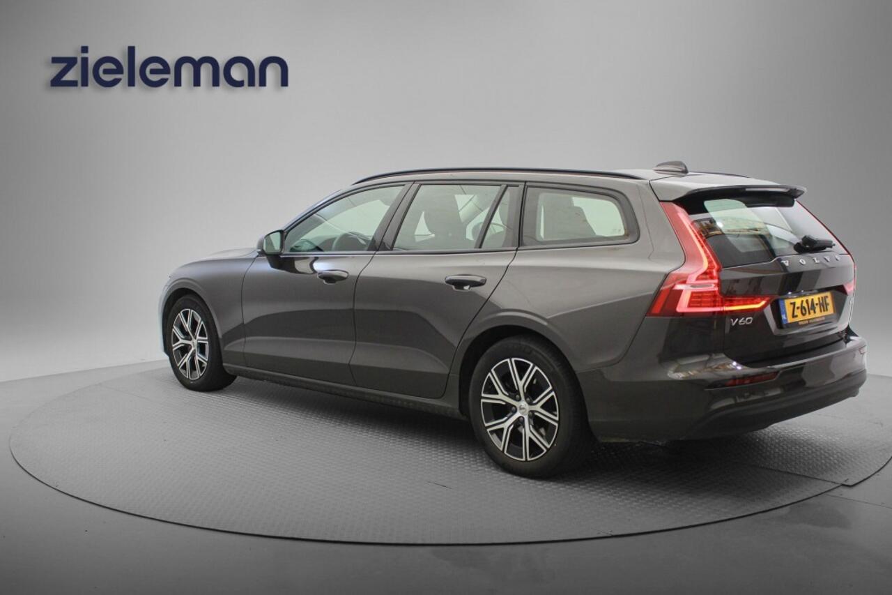 Volvo V60 2.0 B3 Essential Edition Automaat - Carplay, Navi, Camera, Leer, Afn.Trekhaak