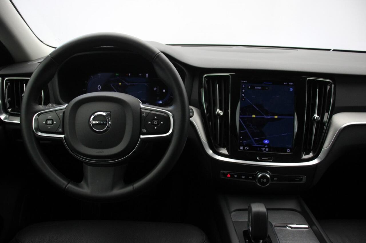 Volvo V60 2.0 B3 Essential Edition Automaat - Carplay, Navi, Camera, Leer, Afn.Trekhaak