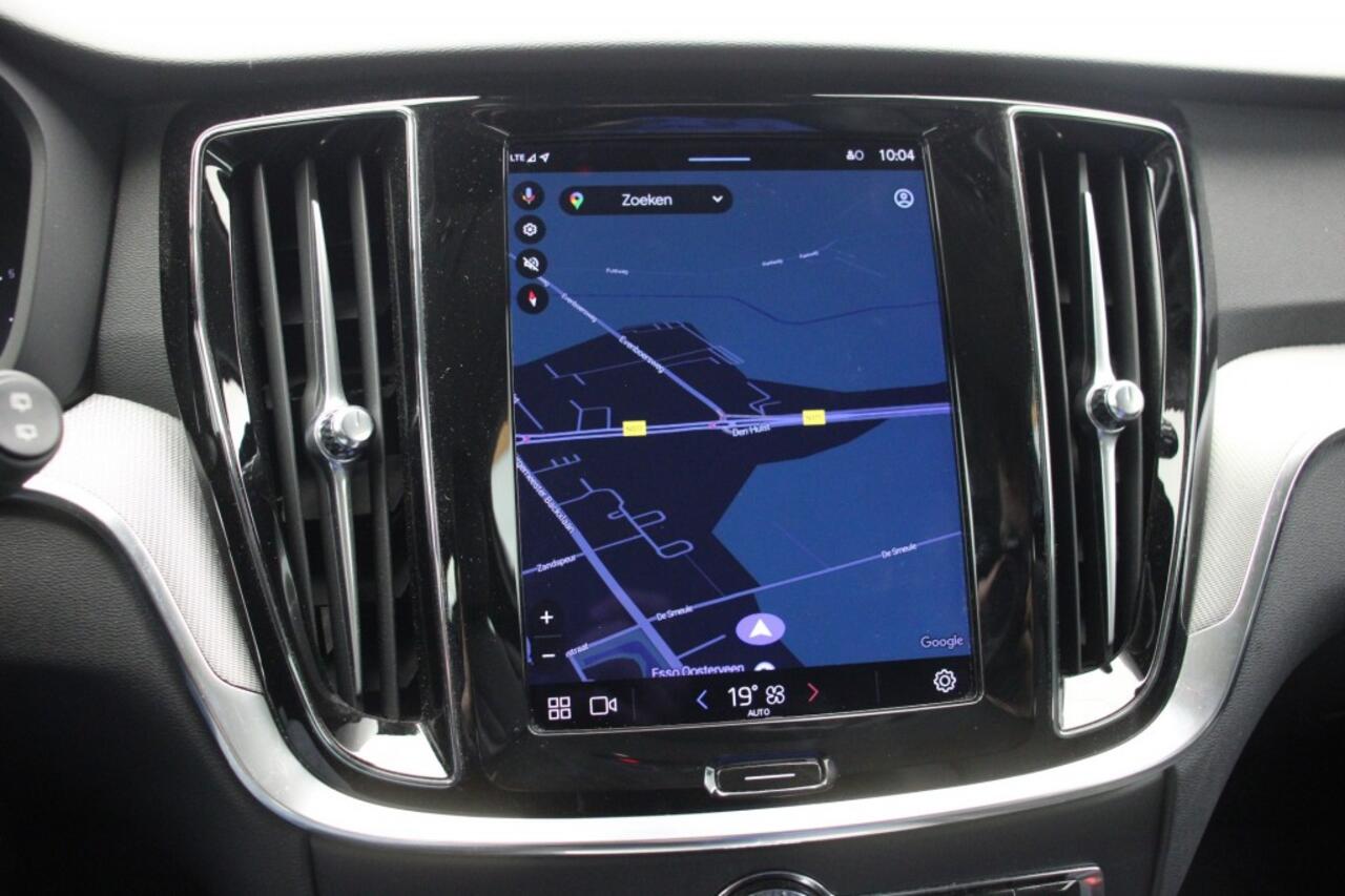 Volvo V60 2.0 B3 Essential Edition Automaat - Carplay, Navi, Camera, Leer, Afn.Trekhaak