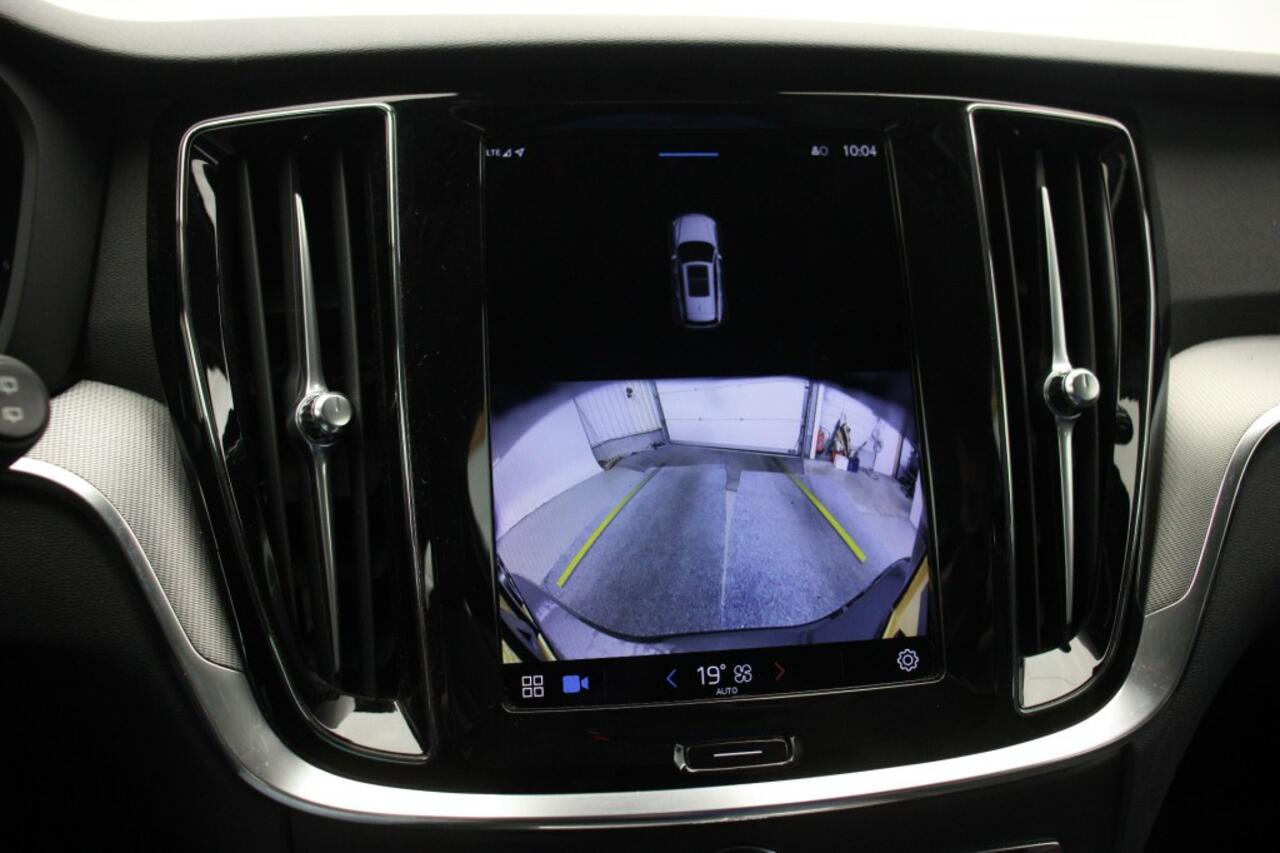 Volvo V60 2.0 B3 Essential Edition Automaat - Carplay, Navi, Camera, Leer, Afn.Trekhaak