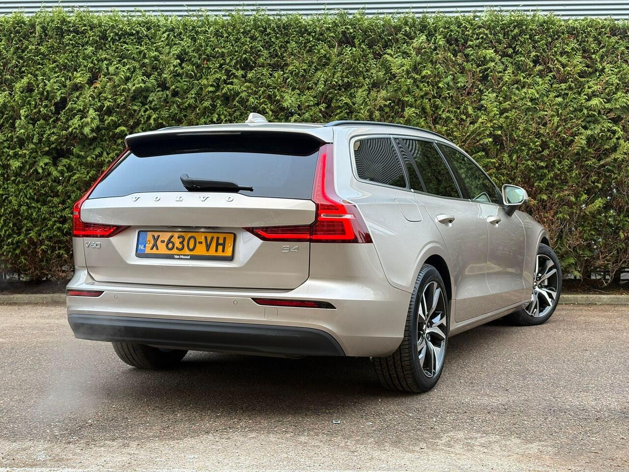 Volvo V60 B4 Core | Trekhaak | Camera | Adaptive Cruise control | Leder |