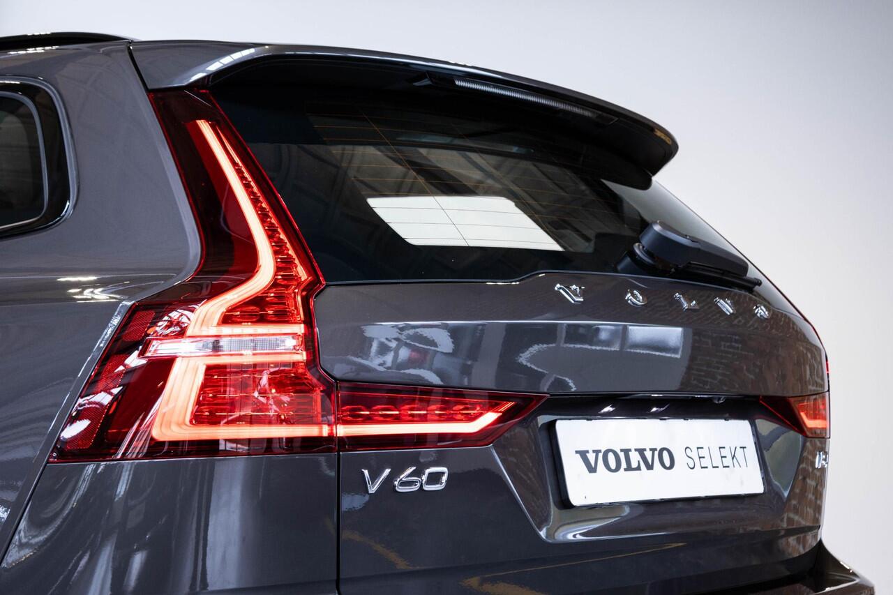 Volvo V60 B4 Plus Dark | Elektrisch verstelbare stoelen | Semi Elektrische Wegklapbare Trekhaak | Stuurverwarming | Adaptive cruise control | Parkeercamera | Parkeersensoren voor + achter | Stoelverwarming | Parkeerverwarming
