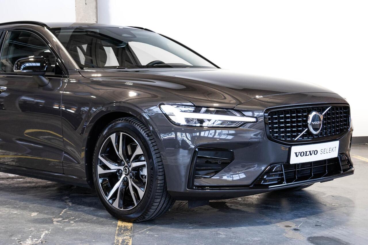 Volvo V60 B4 Plus Dark | Elektrisch verstelbare stoelen | Semi Elektrische Wegklapbare Trekhaak | Stuurverwarming | Adaptive cruise control | Parkeercamera | Parkeersensoren voor + achter | Stoelverwarming | Parkeerverwarming