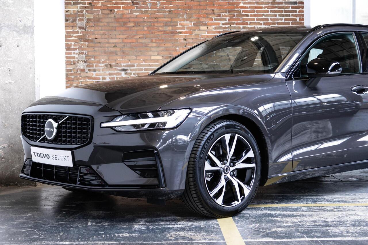 Volvo V60 B4 Plus Dark | Elektrisch verstelbare stoelen | Semi Elektrische Wegklapbare Trekhaak | Stuurverwarming | Adaptive cruise control | Parkeercamera | Parkeersensoren voor + achter | Stoelverwarming | Parkeerverwarming