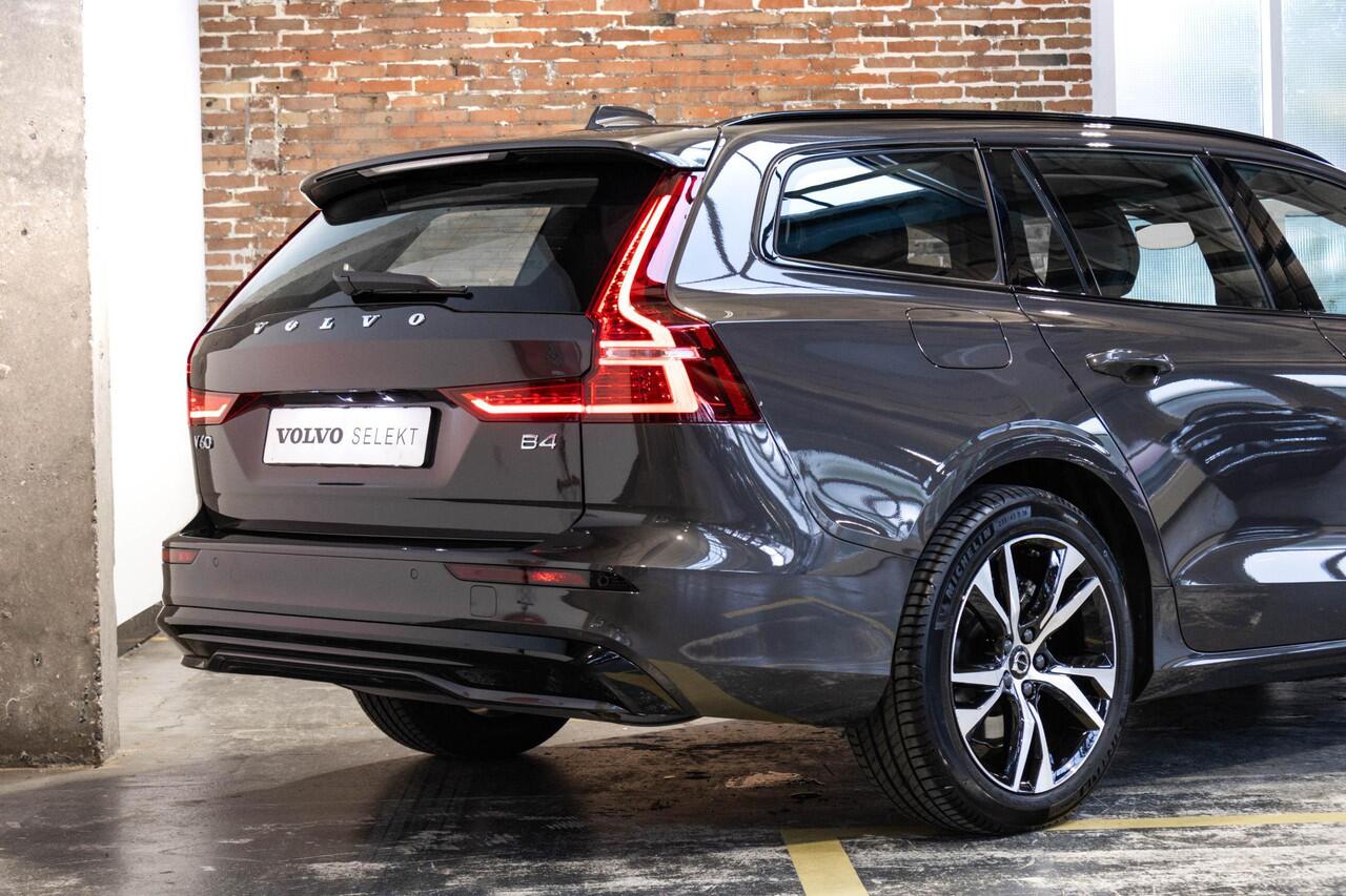 Volvo V60 B4 Plus Dark | Elektrisch verstelbare stoelen | Semi Elektrische Wegklapbare Trekhaak | Stuurverwarming | Adaptive cruise control | Parkeercamera | Parkeersensoren voor + achter | Stoelverwarming | Parkeerverwarming