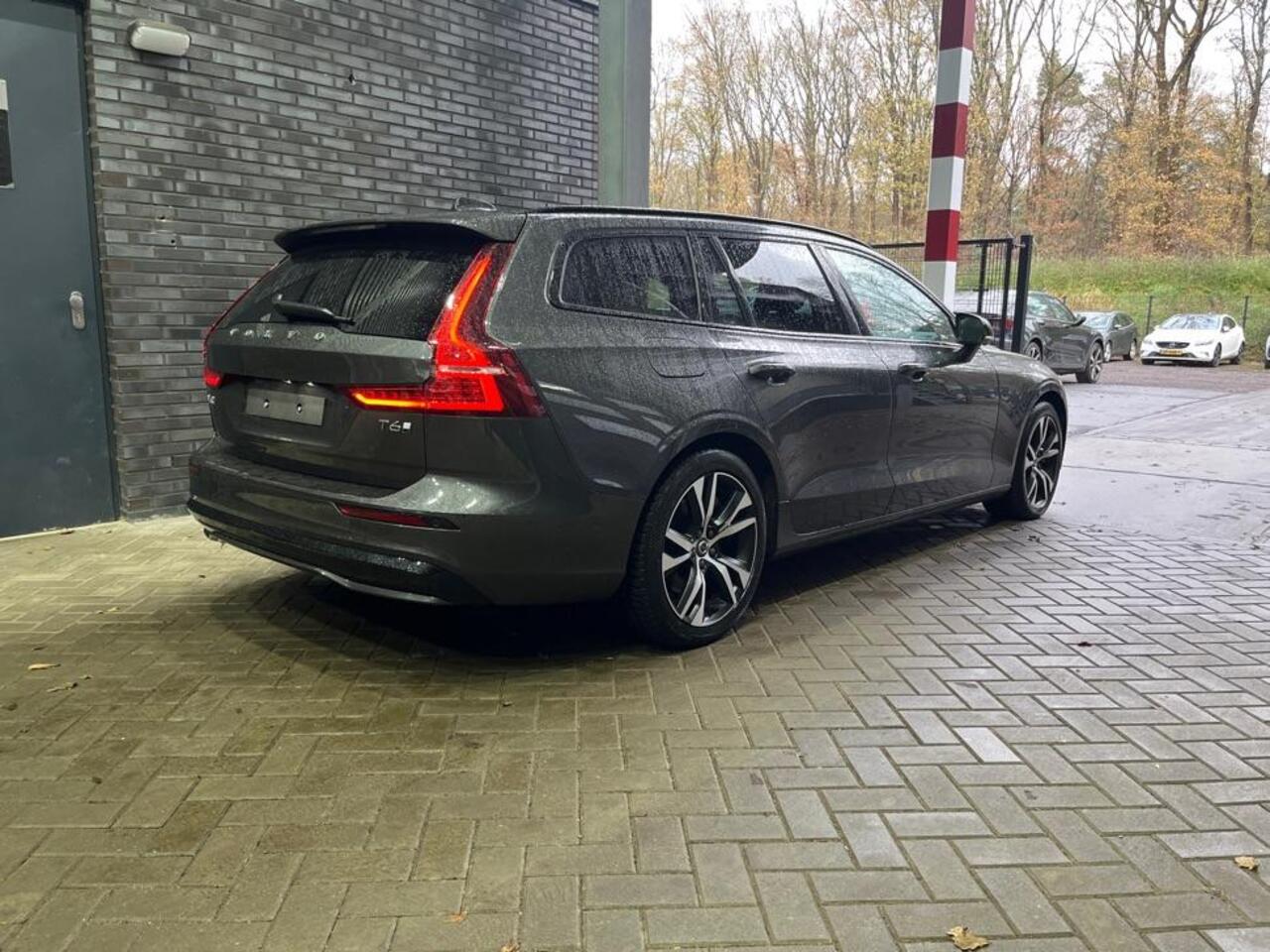 Volvo V60 T6 Plug-in hybrid Plus Dark | ACC | 360° Camera | harman/kardon | Stoel+Stuurverwarming | BLIS