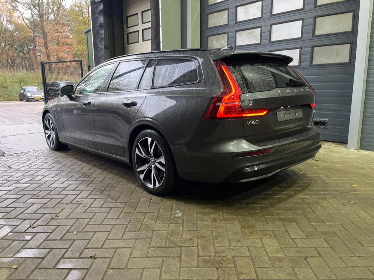 Volvo V60 T6 Plug-in hybrid Plus Dark | ACC | 360° Camera | harman/kardon | Stoel+Stuurverwarming | BLIS