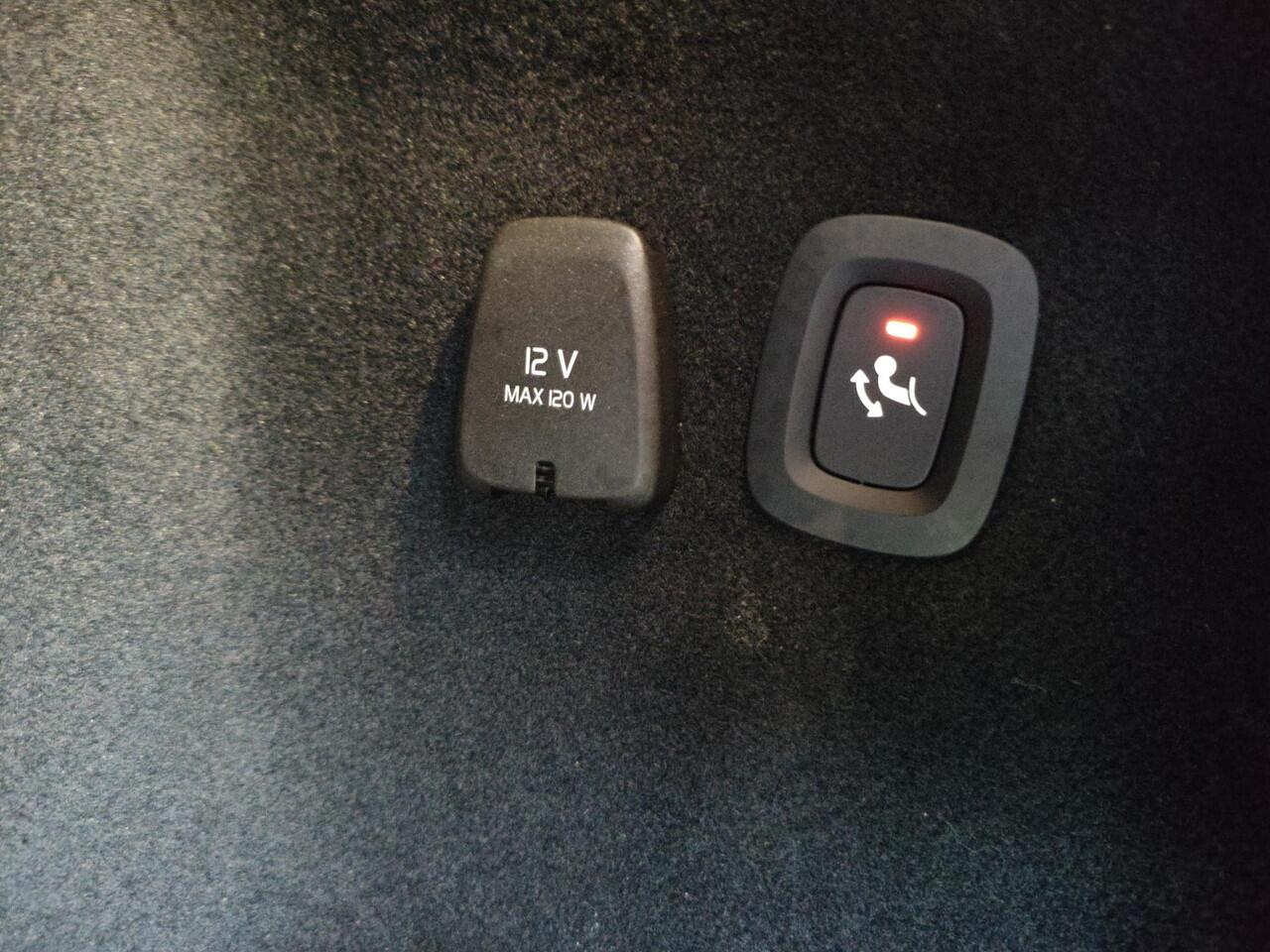 Volvo V60 2.0 B4 Plus Dark | TREKHAAK | STOELMEMORY | STOEL-STUURVERWARMING | CAMERA | SENSOREN |