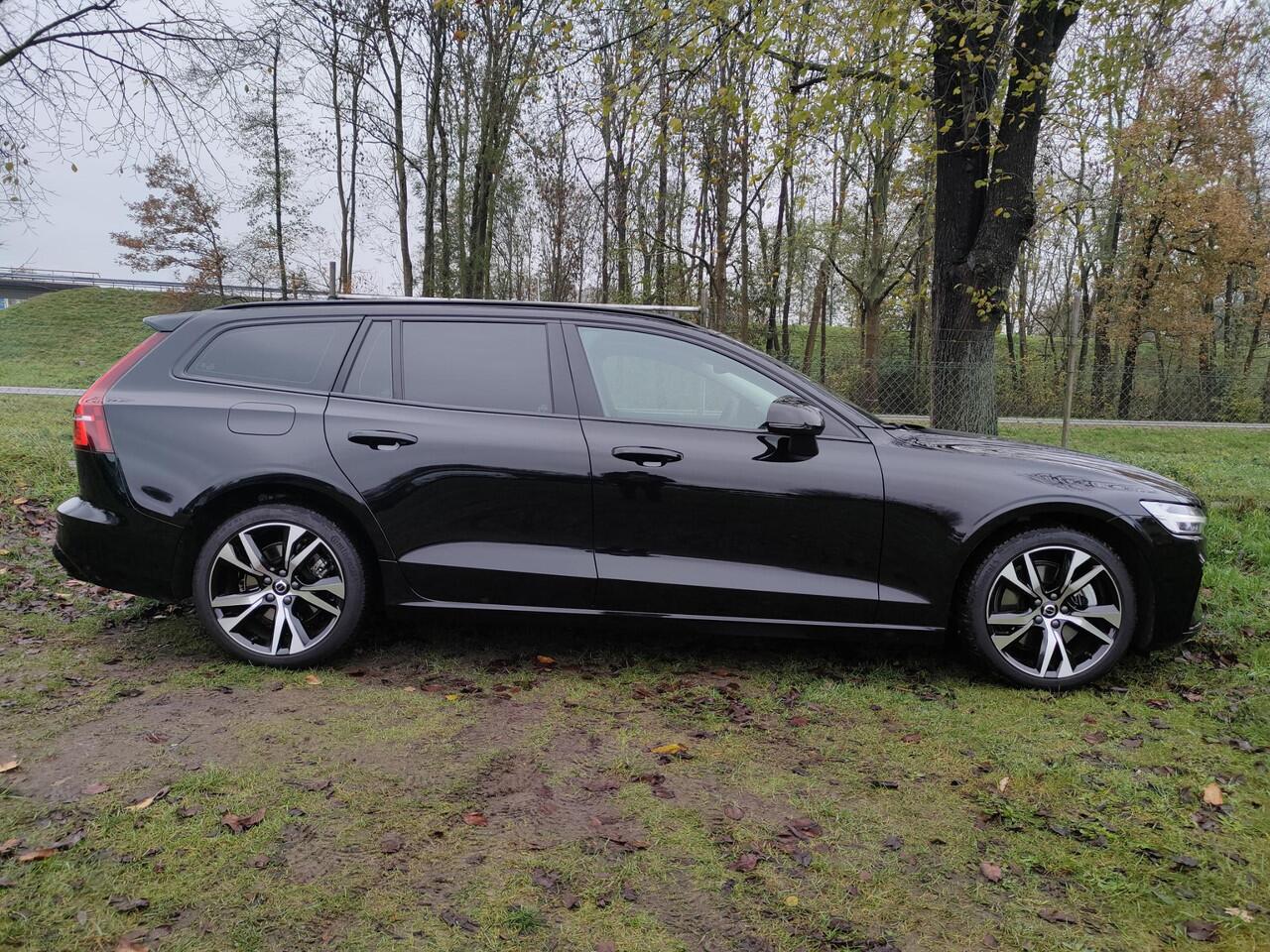 Volvo V60 2.0 B4 Plus Dark | TREKHAAK | STOELMEMORY | STOEL-STUURVERWARMING | CAMERA | SENSOREN |