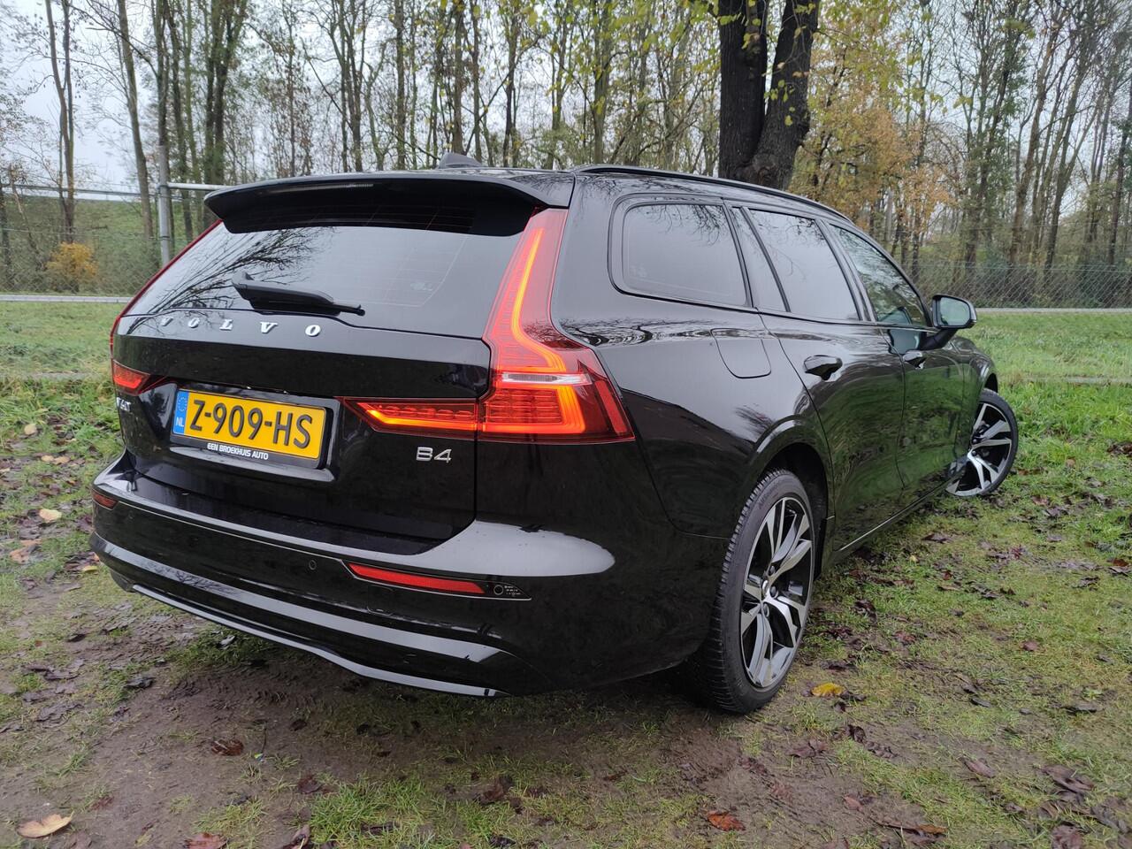 Volvo V60 2.0 B4 Plus Dark | TREKHAAK | STOELMEMORY | STOEL-STUURVERWARMING | CAMERA | SENSOREN |