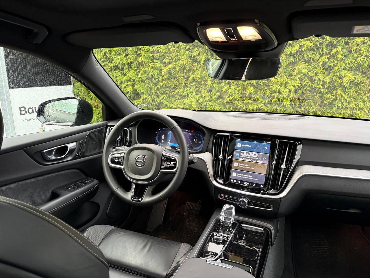 Volvo V60 T6 Plug-in hybrid AWD Plus Dark | Panoramadak | Harman/Kardon | Trekhaak |