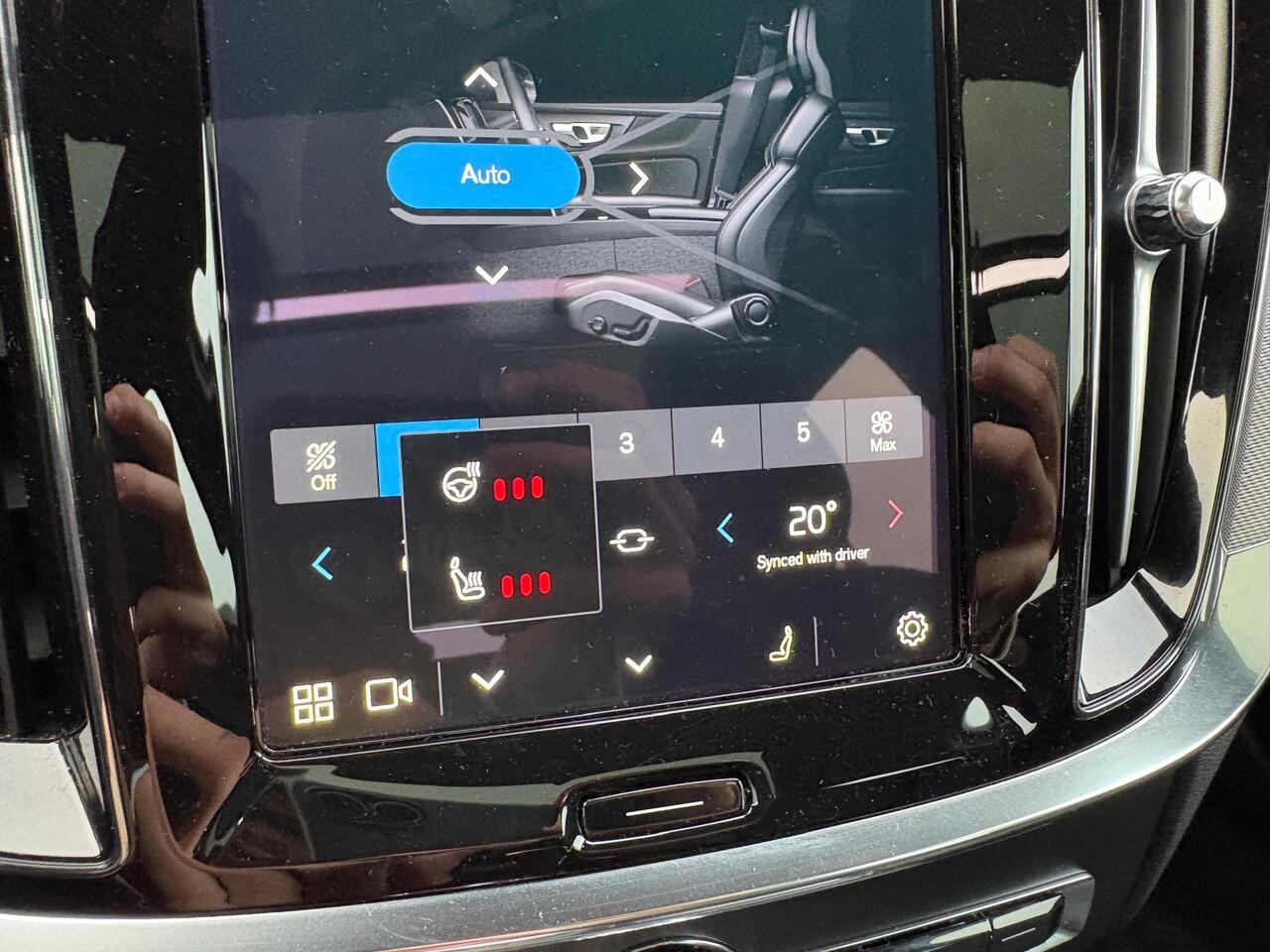 Volvo V60 T6 Plug-in hybrid AWD Plus Dark | Panoramadak | Harman/Kardon | Trekhaak |