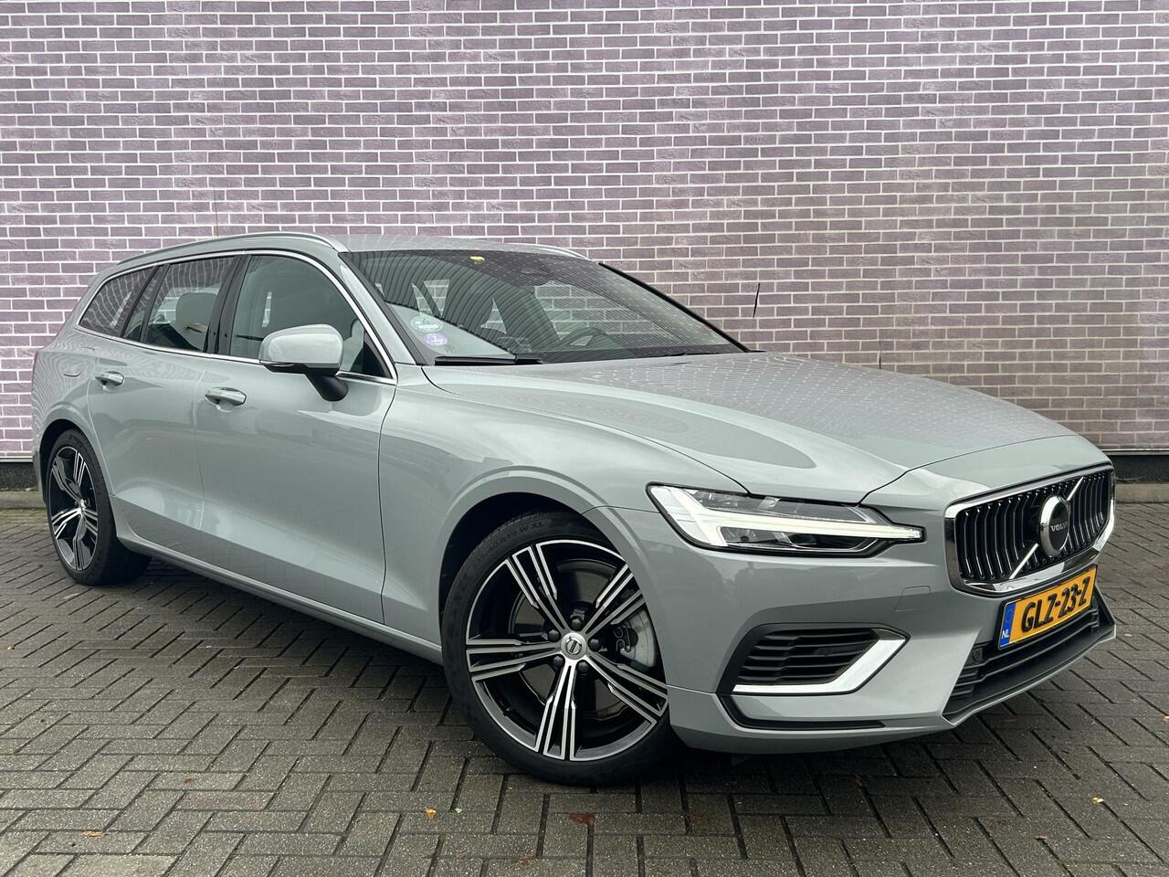 Volvo V60 2.0 T6 Plug-in hybrid AWD Essential Bright | Trekhaak | Lederen bekleding | 19" velgen | Google Maps navigatie | Apple Carplay / Android Auto | LED koplampen |