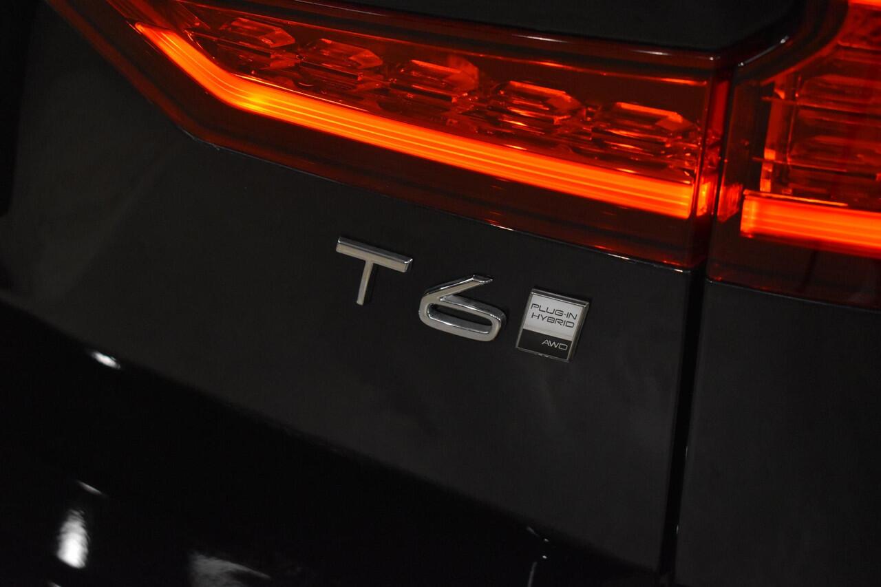 Volvo V60 T6 350PK Automaat Plug-in hybrid AWD Plus Dark / Navigatie / Adaptive Cruise control / Achteruitrijcamera / Stuurverwarming / Stoelverwarming v+a / LM Velgen