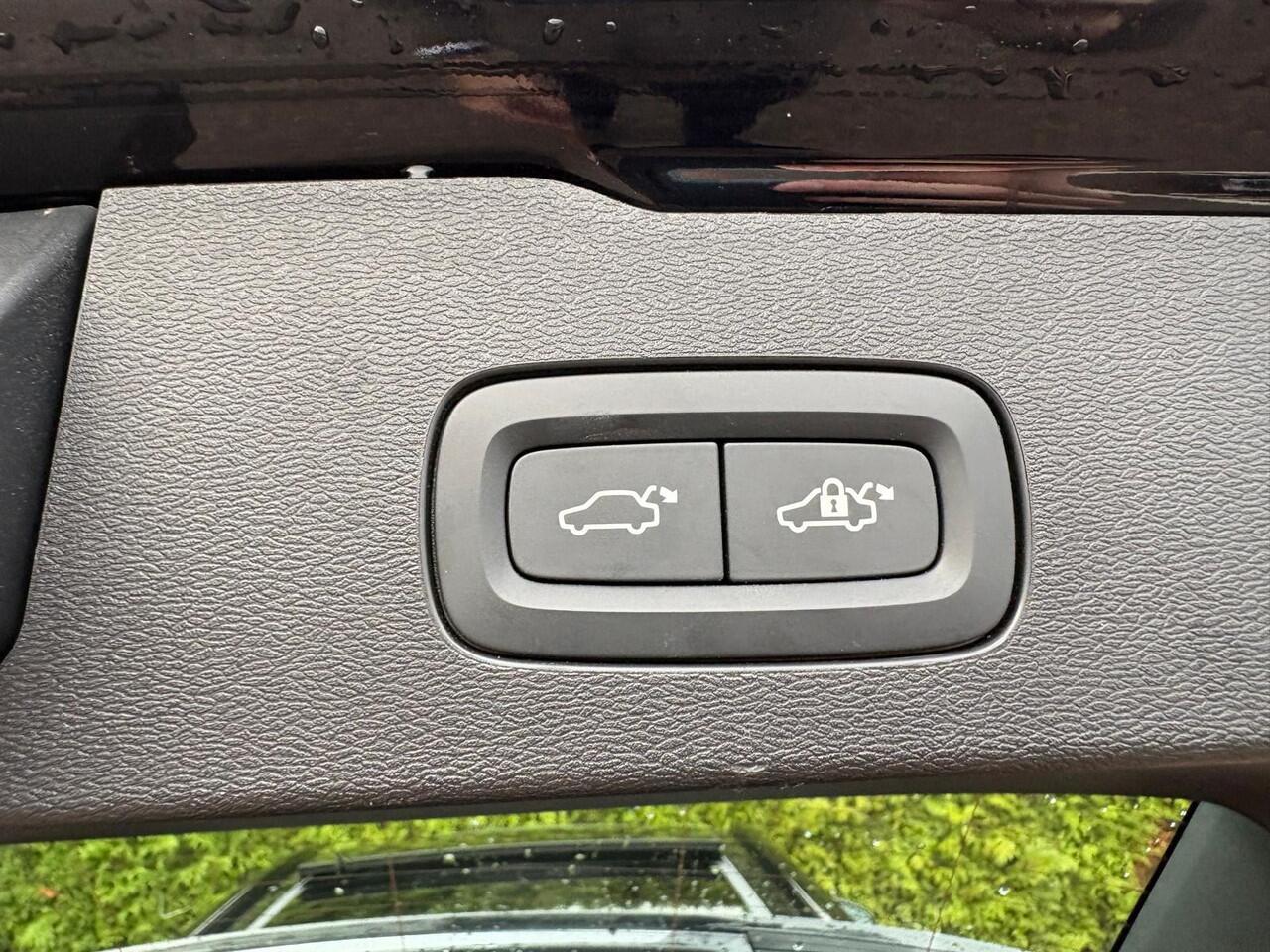 Volvo V60 T6 Plug-in hybrid AWD Plus Dark | Panoramadak | Harman/Kardon | Trekhaak |