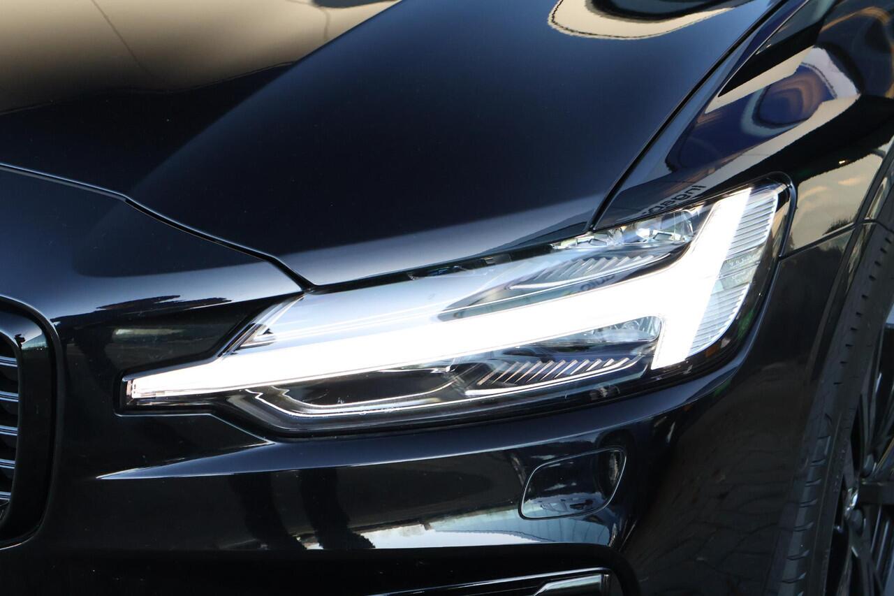 Volvo V60 2.0 T6 Plug-in hybrid AWD Ultimate Dark / Harman Kardon / Pano / 360 view / Carplay / Stoelverw + stuurverw