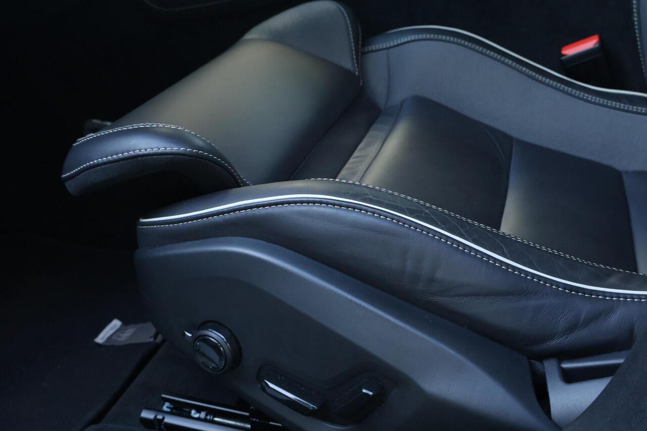 Volvo V60 2.0 T6 Plug-in hybrid AWD Ultimate Dark / Harman Kardon / Pano / 360 view / Carplay / Stoelverw + stuurverw