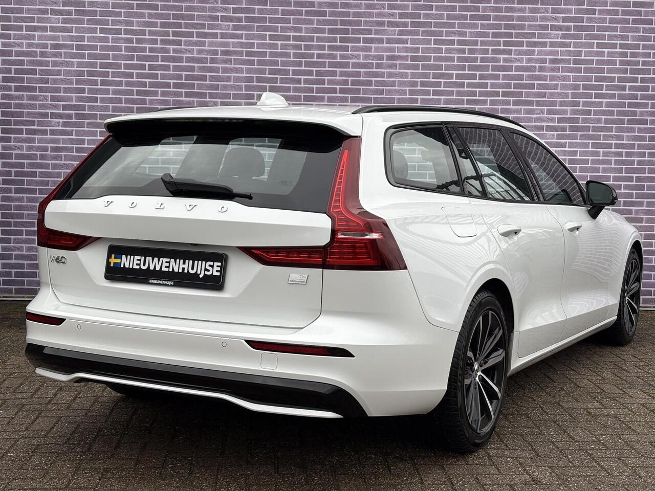 Volvo V60 2.0 T6 Plug-in hybrid AWD Plus Dark | Trekhaak | Adaptive Cruise Control | Stuurverwarming | Stoelverwarming voor & achter | Power Seats met Memory | Sportstoelen | BLIS |