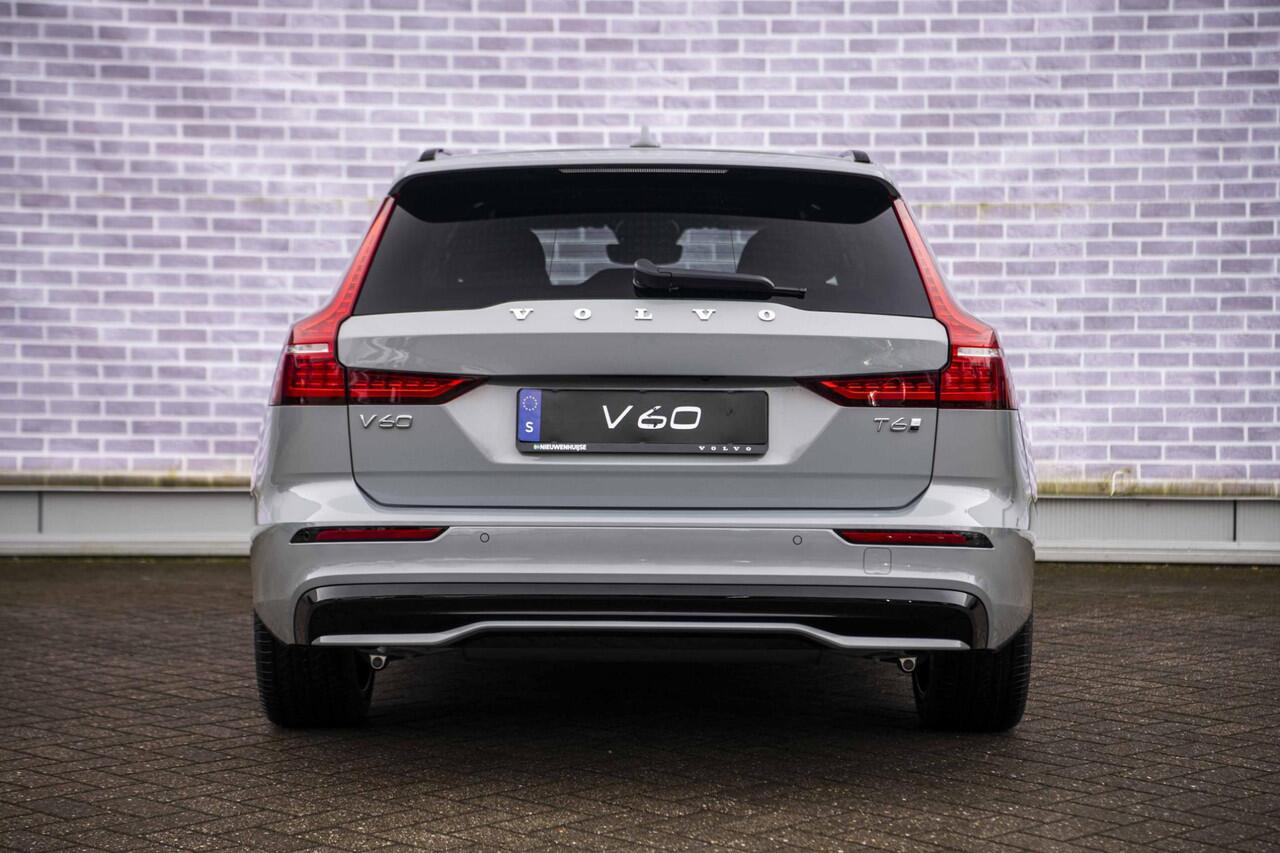 Volvo V60 2.0 T6 Plug-in hybrid AWD Ultra Dark | Uit Voorraad Leverbaar | Panoramadak | Donker Glas | 360 Camera | Power Seats | Adaptieve Cruise Control |