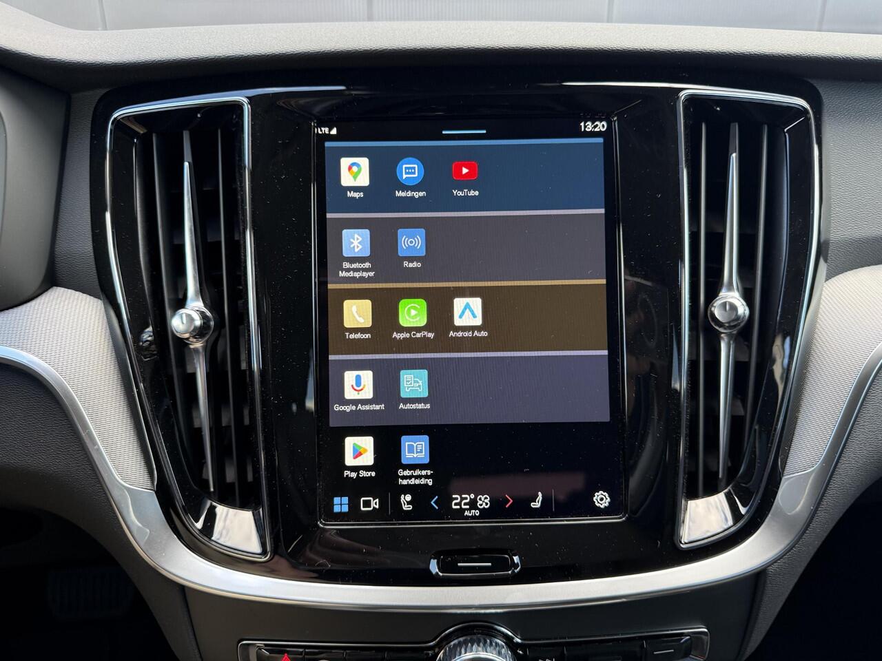 Volvo V60 2.0 T6 Plug-in hybrid AWD Essential Edition Driver assist climate line leder ark assist extra getint glas