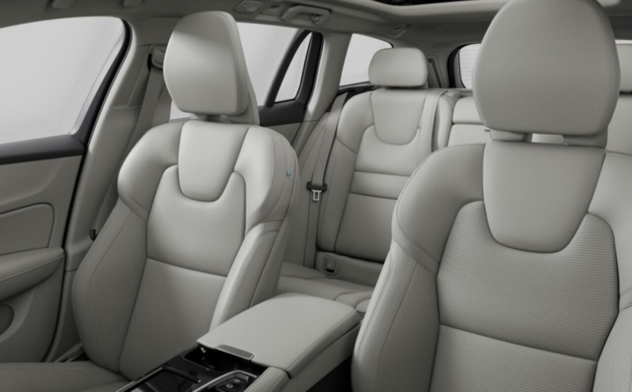 Volvo V60 T6 350PK Automaat AWD Ultra Bright / Massage stoelen / Long Range / 360 Camera / Harman Kardon audio / Head-up display / Panorama dak / Apple carplay / Android auto /