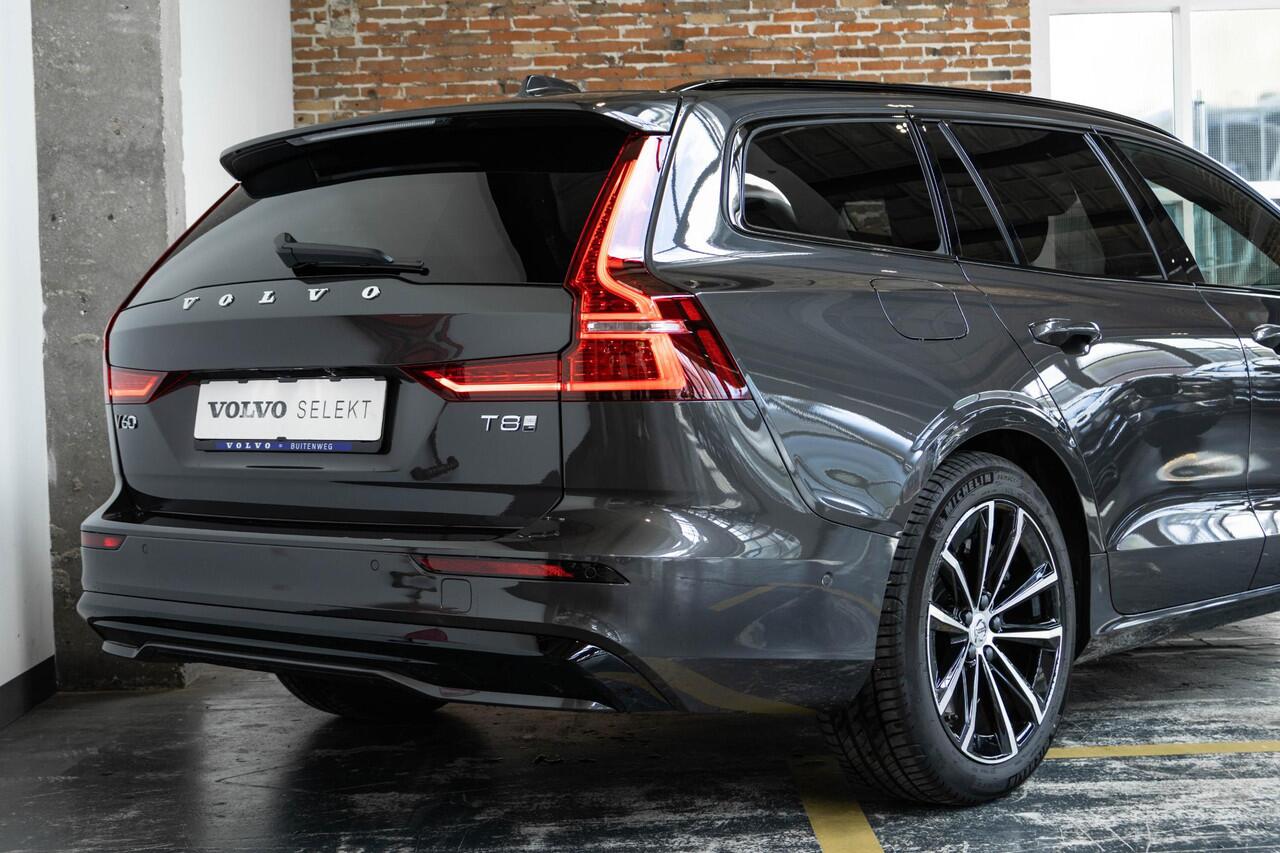Volvo V60 T8 Plug-in hybrid AWD Ultra Bright | Head-up display | Adaptieve Cruise Control met Pilot Assist | Premium audio by Bowers & Wilkins | Elektrisch bedienbaar panoramisch schuif/-kanteldak | Elektrische voorstoelen met geheugen | 360° Parkeercamera | Park A