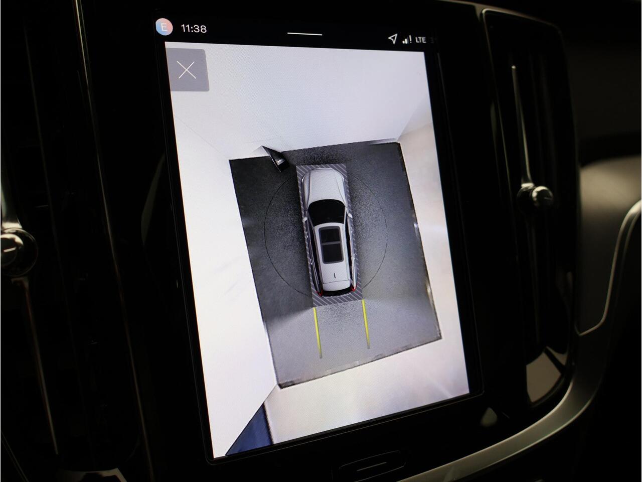 Volvo V60 2.0 T6 Plug-in hybrid AWD Core Business Edition / Harman Kardon / 360 camera / 19" / Stoel en stuurverwarming / Achterbankverwarming /