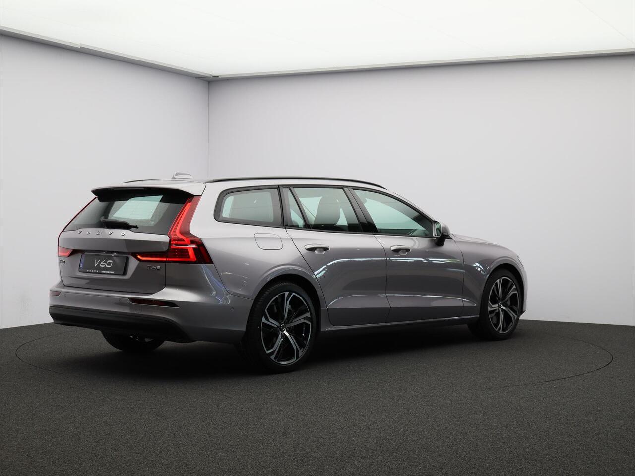 Volvo V60 2.0 T6 Plug-in hybrid AWD Core Business Edition / Harman Kardon / 360 camera / 19" / Stoel en stuurverwarming / Achterbankverwarming /