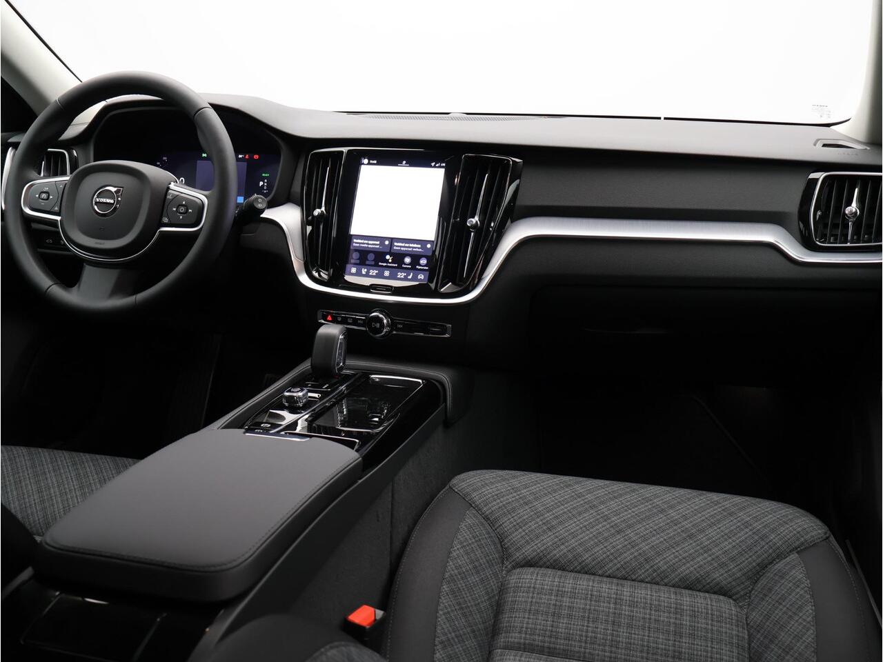 Volvo V60 2.0 T6 Plug-in hybrid AWD Core Business Edition / Harman Kardon / 360 camera / 19" / Stoel en stuurverwarming / Achterbankverwarming /