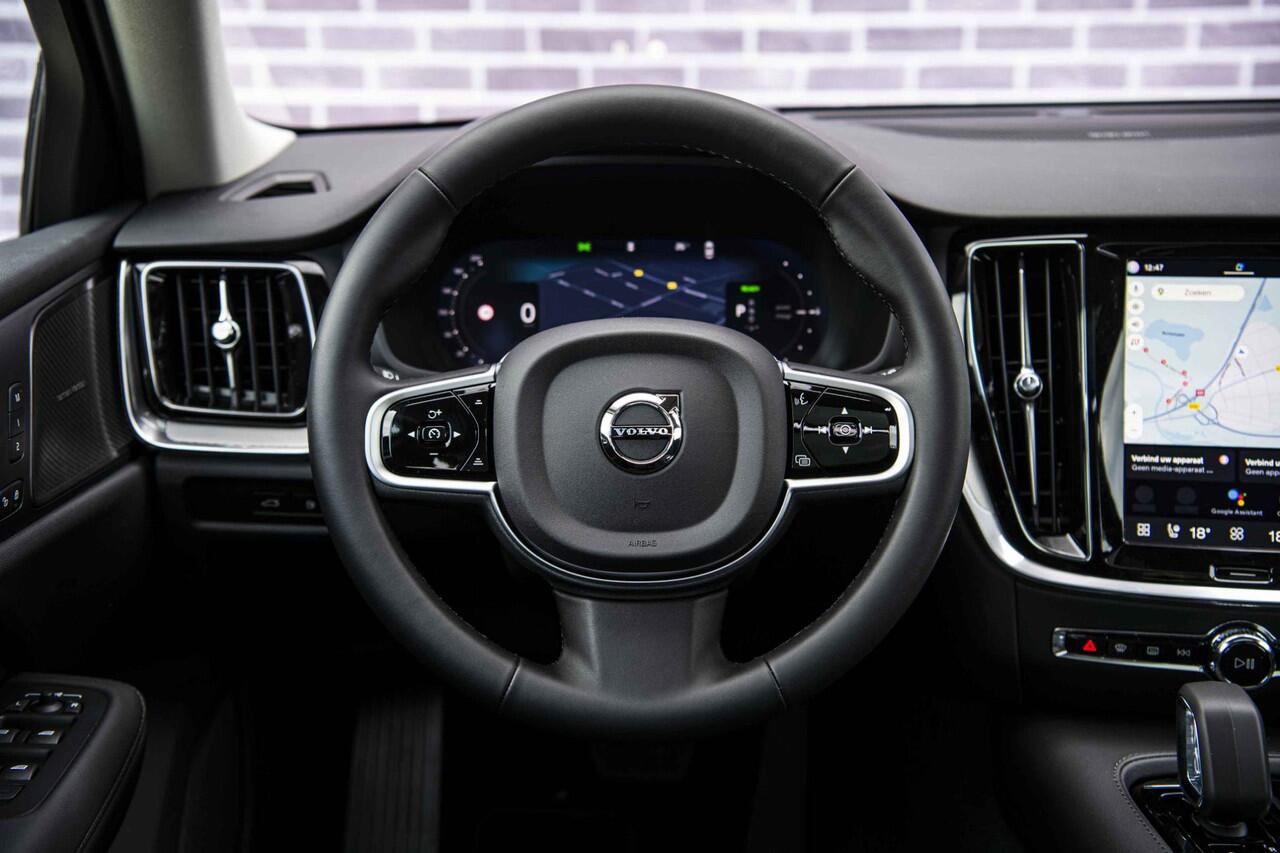 Volvo V60 2.0 T6 Plug-in hybrid AWD Plus Bright | Panoramadak | Adaptieve Cruise Control | Head Up Display | Forest Lake | Donker Glas | 360 Camera | 19" |