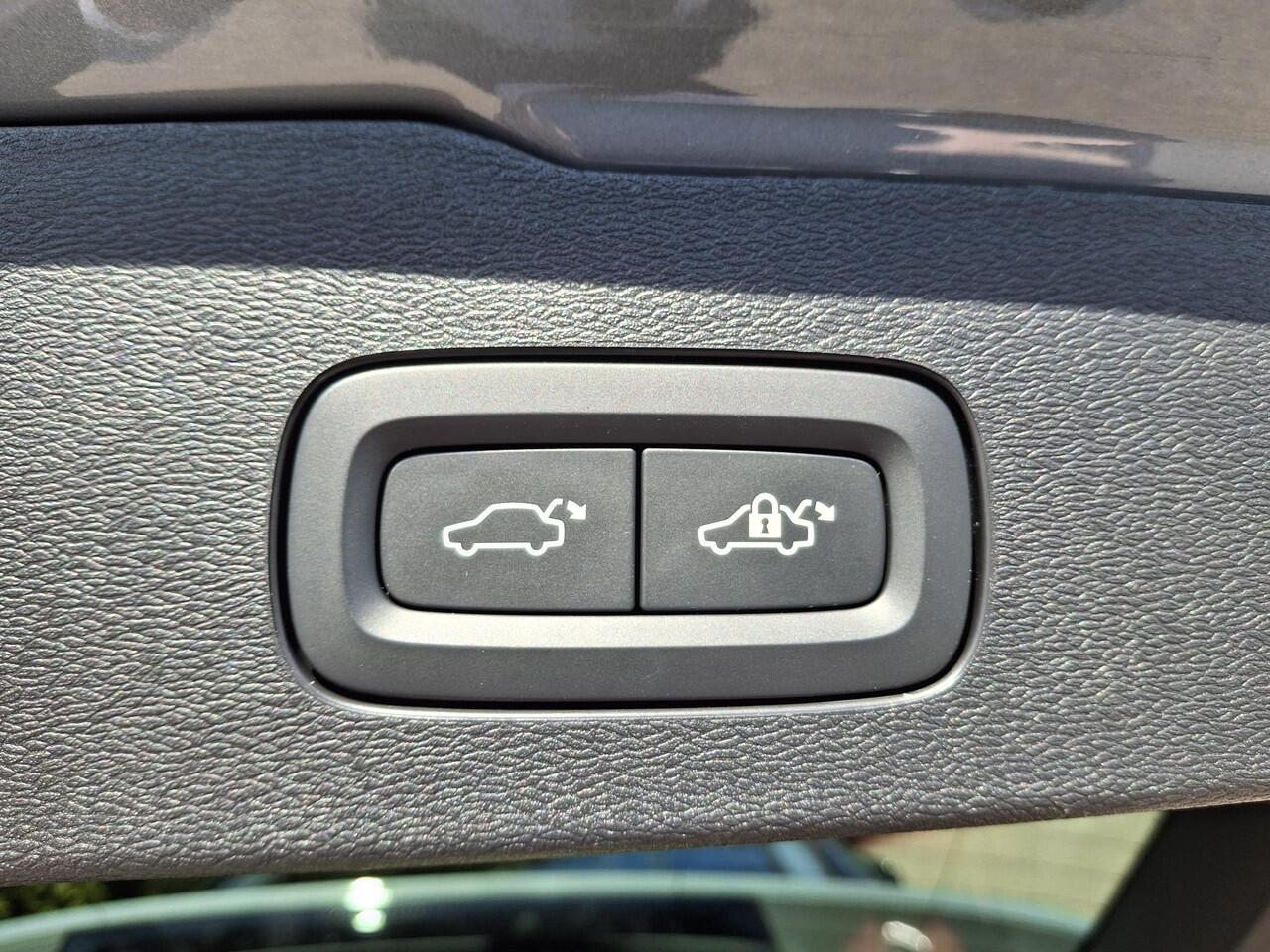 Volvo V60 B3 Ultimate Dark | H&K Audio | Pilot assist | Demo | Vraag naar de actuele tellerstand