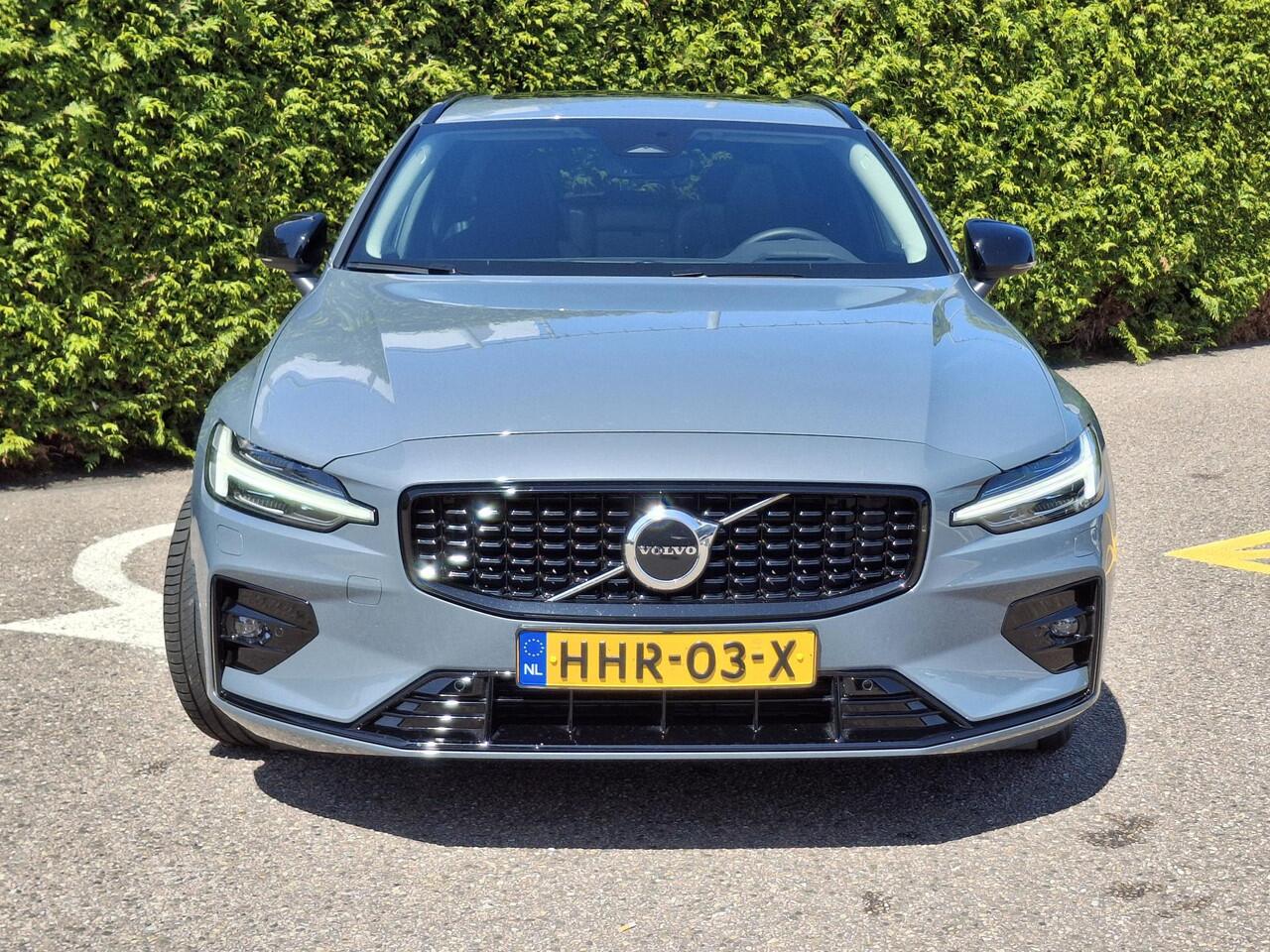 Volvo V60 B3 Ultimate Dark | H&K Audio | Pilot assist | Demo | Vraag naar de actuele tellerstand