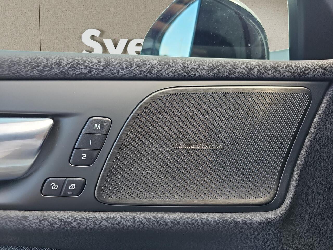 Volvo V60 2.0 T6 Plug-in hybrid AWD Plus Dark | Polestar Engineered 20 inch velgen | Panoramadak | Harman/Kardon | Sportstoelen |