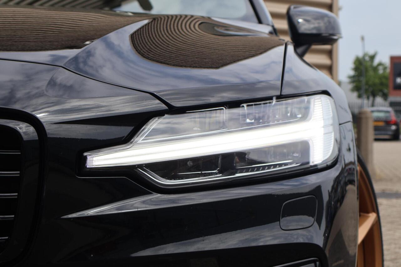 Volvo V60 T6 Plug-in hybrid AWD Ultra Dark | 20" Heico sportvelgen | Heico uitlaat | Heico verlaagd | Bowers & Wilkins