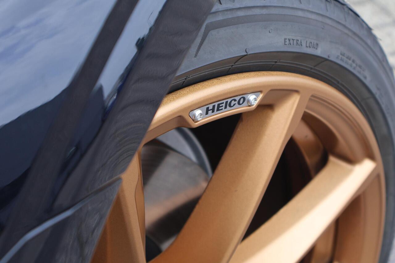 Volvo V60 T6 Plug-in hybrid AWD Ultra Dark | 20" Heico sportvelgen | Heico uitlaat | Heico verlaagd | Bowers & Wilkins