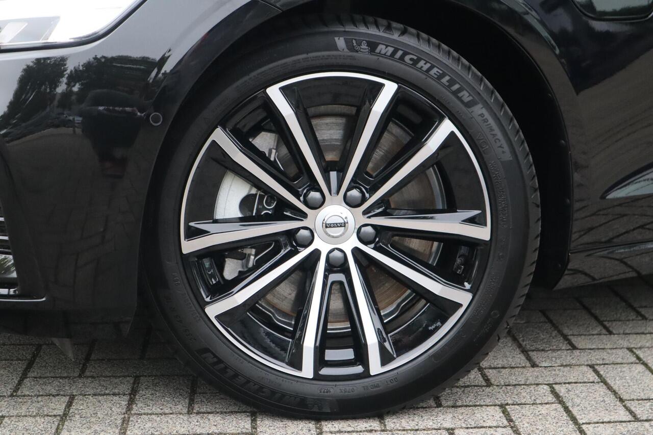 Volvo V60 2.0 T6 Plug-in hybrid AWD Plus Dark | 360* Camera| Harman Kardon audiosysteem| Stoelverwarming voor + achter| Stuurwielverwarming| Verwarmbare voorruit| Semi- elektrisch inklapbare trekhaak|