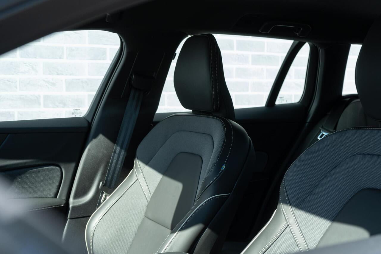 Volvo V60 T6 Plug-in hybrid AWD Plus Dark Aut | Trekhaak 2000 kg | Adaptieve Cruise Control | Harman Kardon | BLIS| 360° camera | Stoelverw. V+A