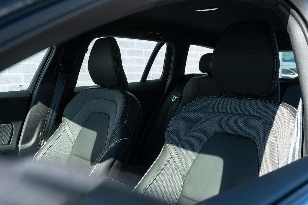 Volvo V60 T6 Plug-in hybrid AWD Plus Dark Aut | Trekhaak 2000 kg | Adaptieve Cruise Control | Harman Kardon | BLIS| 360° camera | Stoelverw. V+A