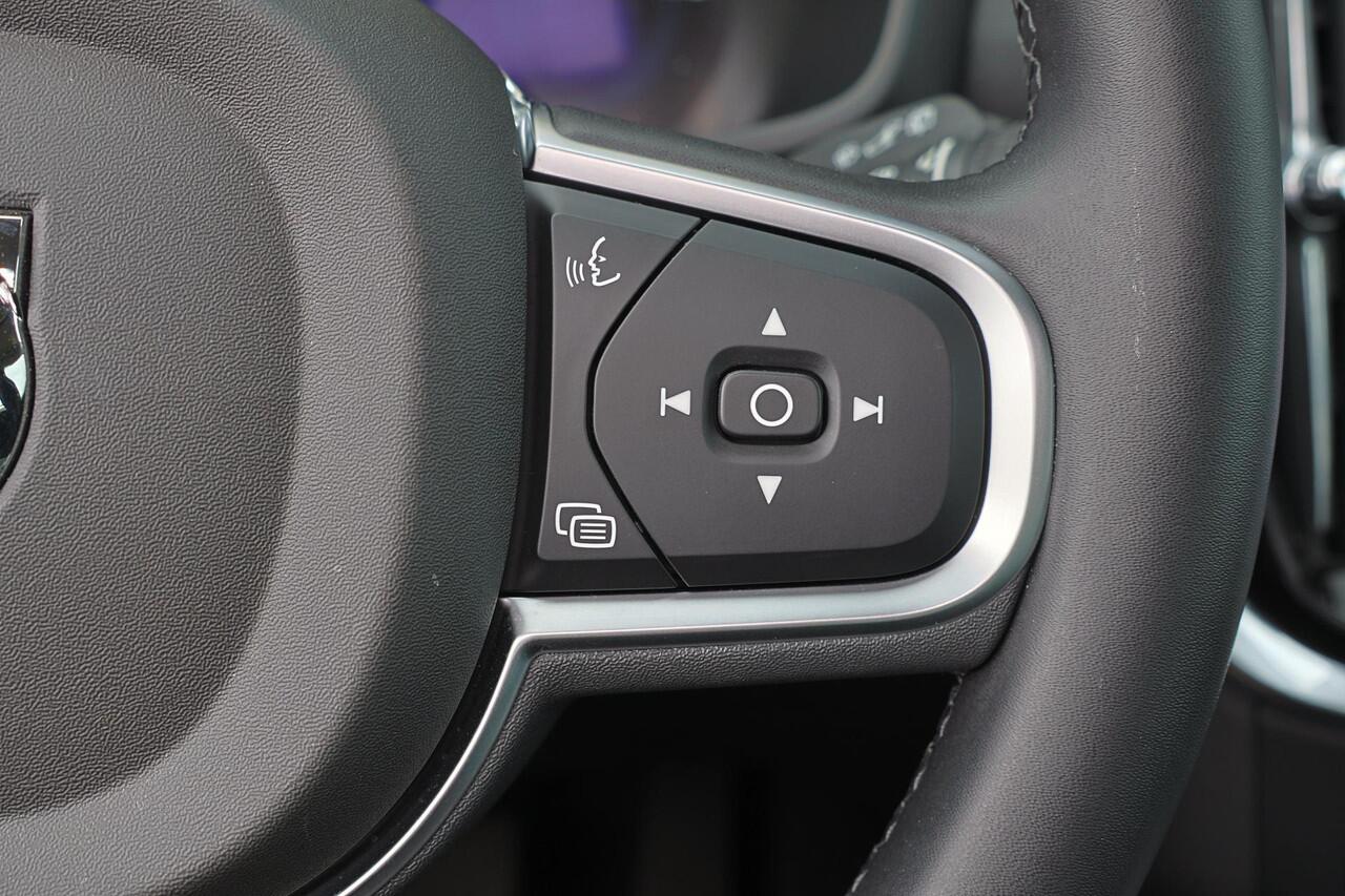 Volvo V60 T6 Recharge AWD Essential Bright - IntelliSafe Assist & Surround - Parkeercamera achter - Verwarmde voorstoelen, stuur & achterbank - Parkeersensoren voor & achter - High Performance audio - 19' LMV