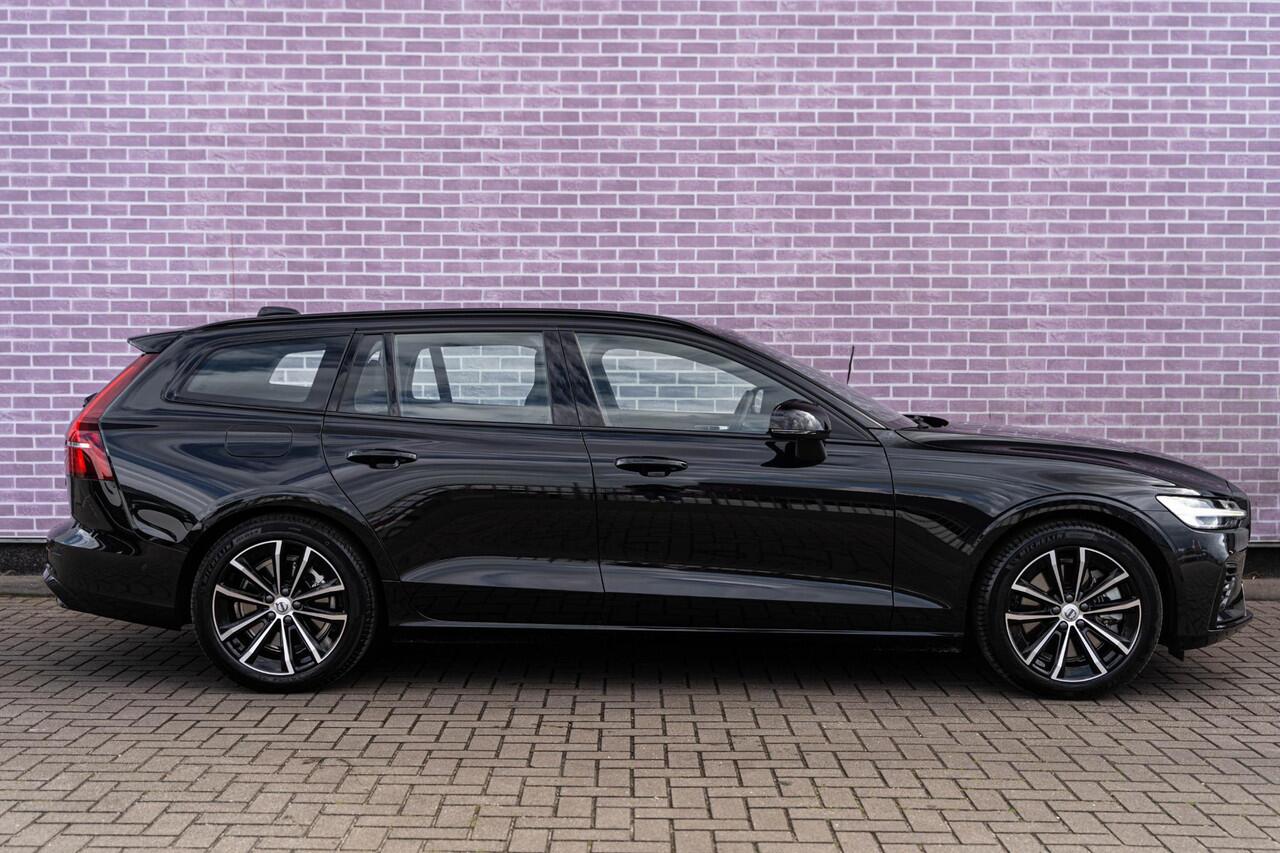 Volvo V60 2.0 T6 Plug-in hybrid AWD Plus Dark | Trekhaak | Harman Kardon | 360º Camera | Verwarmbare voorruit | Stoel- / Stuurverwarming Voor + Achter | Adaptive Cruise | Dodehoekdetectie | Verwarmbare voorruit | Power seats