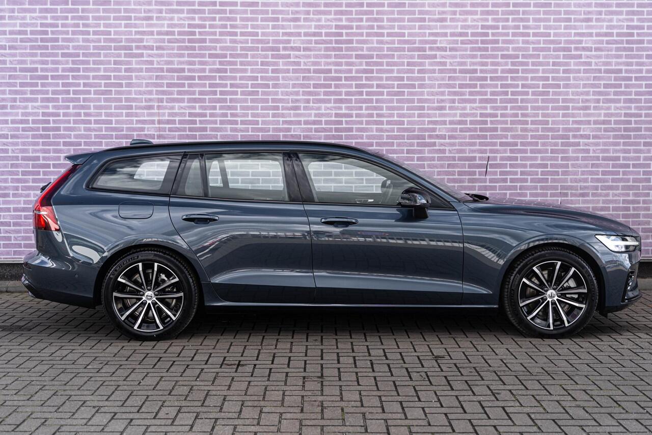 Volvo V60 2.0 T6 Plug-in hybrid AWD Plus Dark | Trekhaak | Harman Kardon | 360º Camera | Verwarmbare voorruit | Stoel- / Stuurverwarming Voor + Achter | Adaptive Cruise | BLIS | Verwarmbare voorruit | Power seats