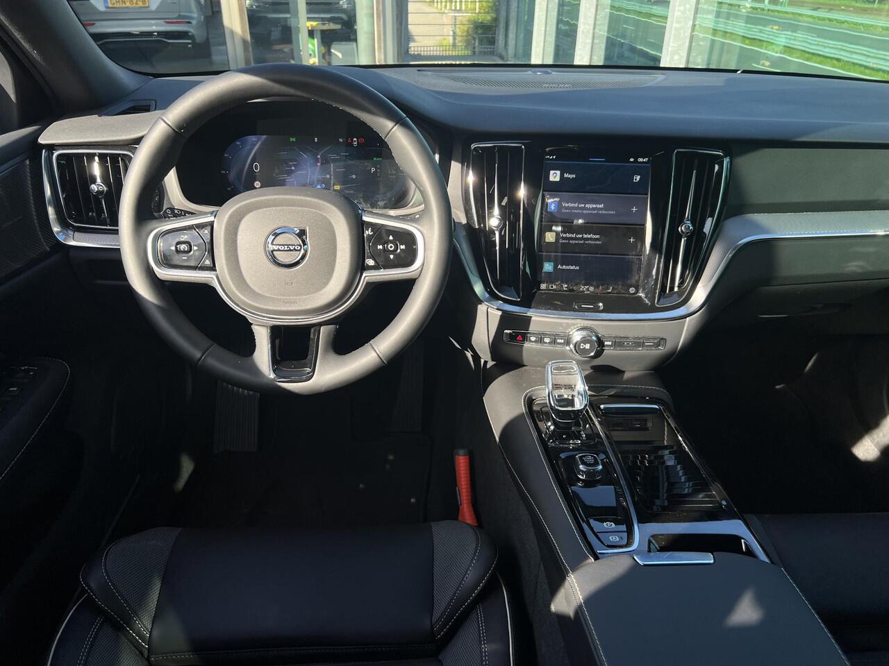 Volvo V60 2.0 T6 Plug-in hybrid AWD Plus Dark PHEV, Automaat, Trekhaak semi elektrisch inklapbaar, Driver assist, Stoelverwarming, Stuurverwarming, Harman Kardon, BLIS, Adaptive cruise