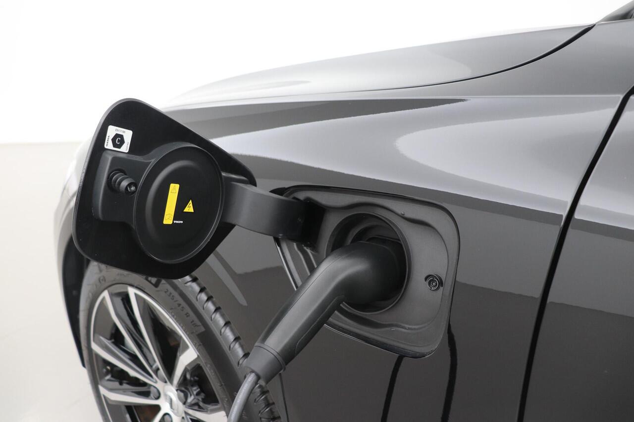 Volvo V60 T6 Plug-in hybrid Plus Dark | NIEUW! | ACC | Stoel+Stuurverwarming | Camera | Stoel+Stuurverwarming | Keyless
