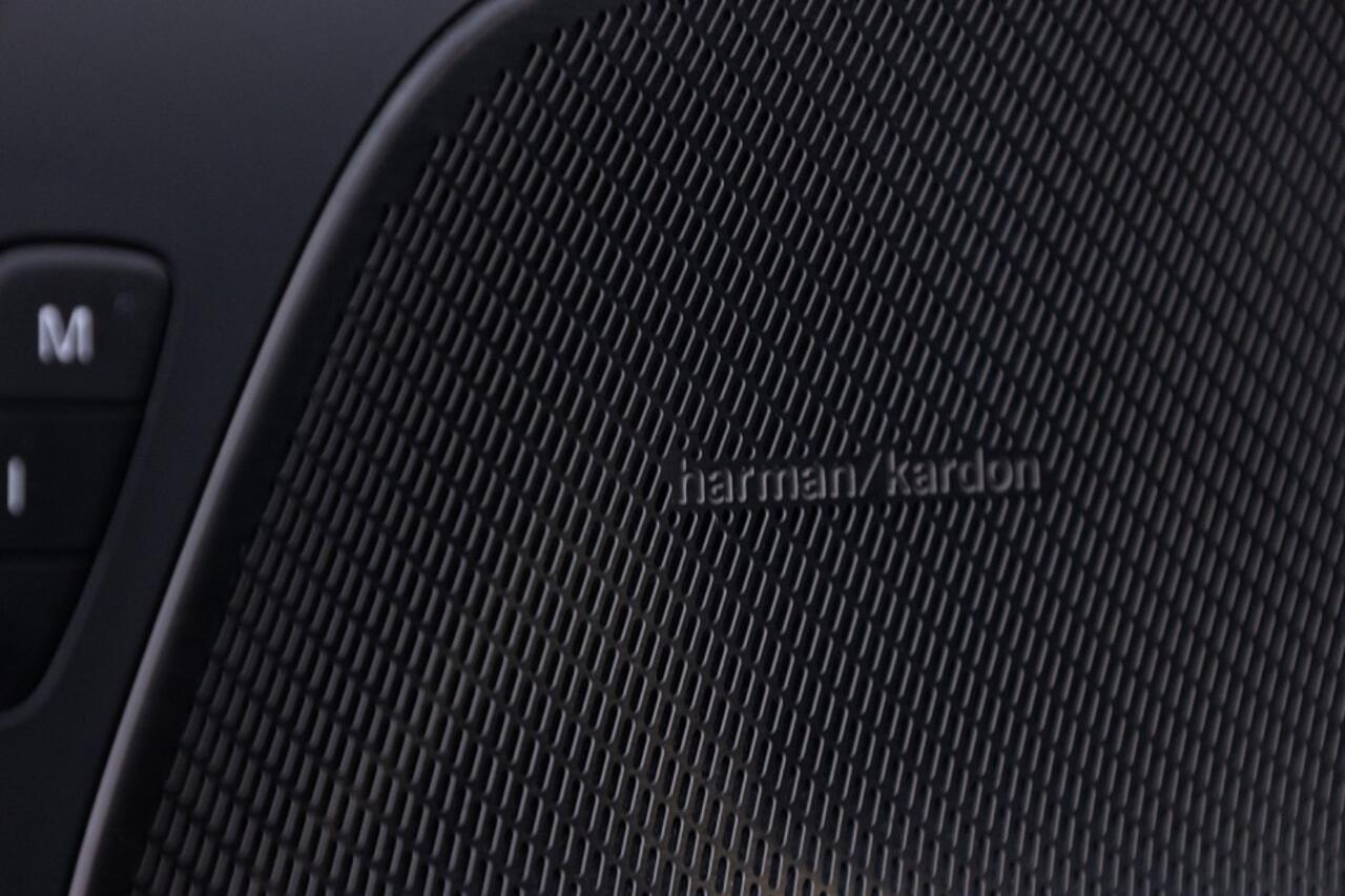 Volvo V60 2.0 T8 Plug-in hybrid AWD Ultra Dark | PANORAMADAK | Trekhaak ? 1e Eigenaar