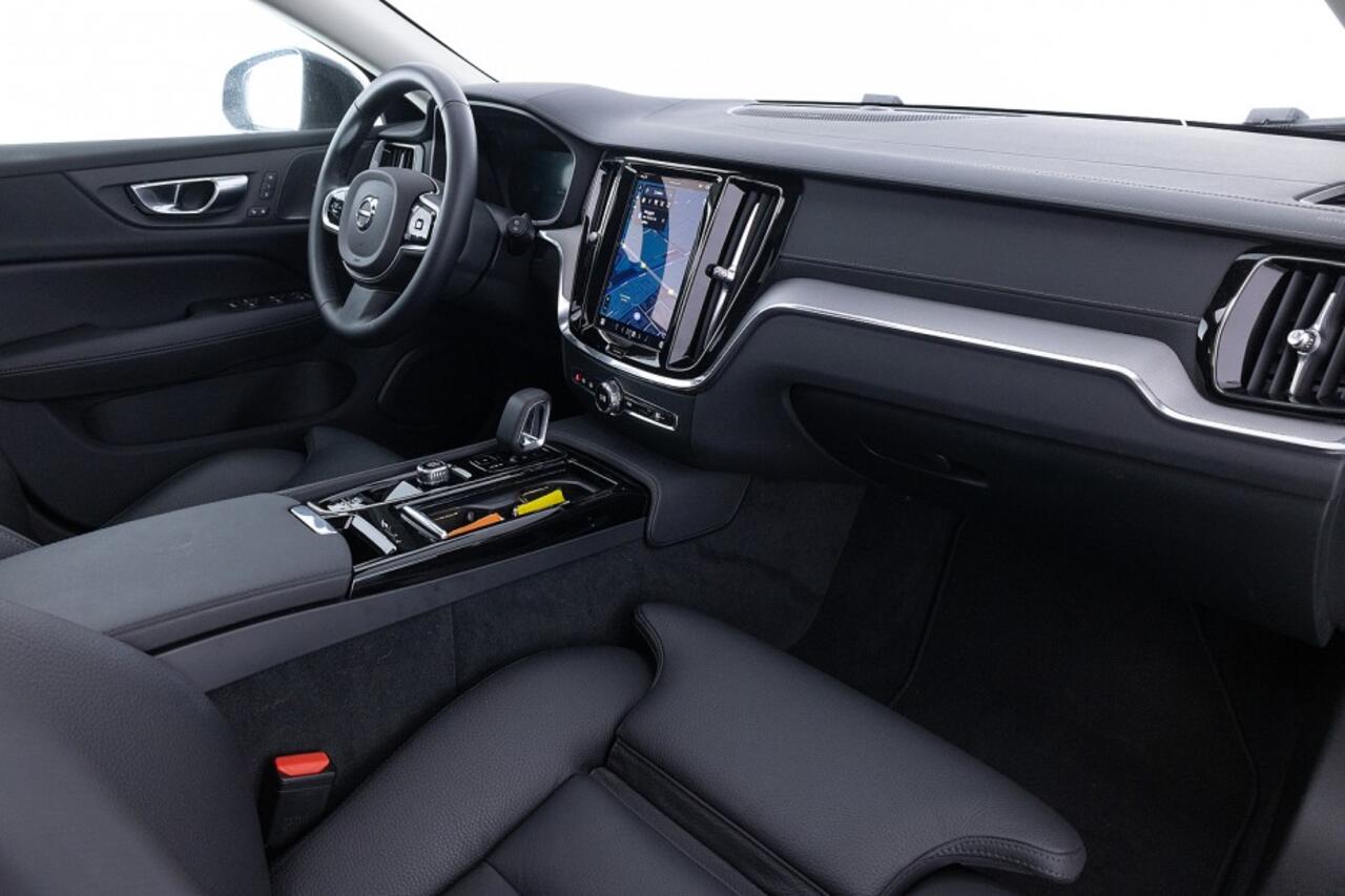 Volvo V60 2.0 T8 Plug-in hybrid AWD Ultra Dark | PANORAMADAK | Trekhaak ? 1e Eigenaar