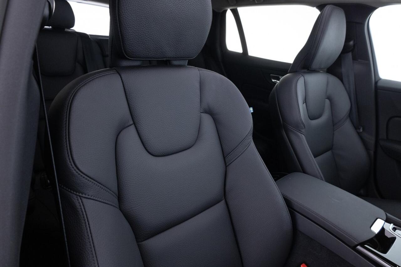 Volvo V60 2.0 T8 Plug-in hybrid AWD Ultra Dark | PANORAMADAK | Trekhaak ? 1e Eigenaar