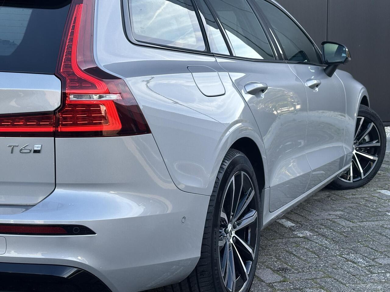 Volvo V60 2.0 T6 Plug-in hybrid AWD Plus Dark Adaptive Cruise Control / BLIS / 360 camera / Electr. stoelverstelling / Stoel-, stuur-, voorruit verwarming / Keyless drive / Trekhaak